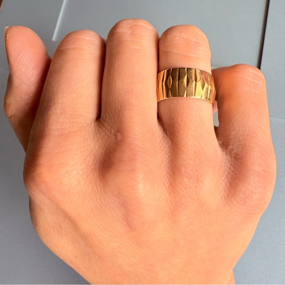 Solid 14k Yellow Gold Textured Patterned Ribbed W… - image 2